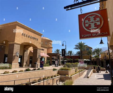 Welcome To Desert Hills Premium Outlets® .